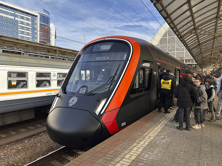 Чёрная «Иволга» (фото Олег Д., осень, 2025)