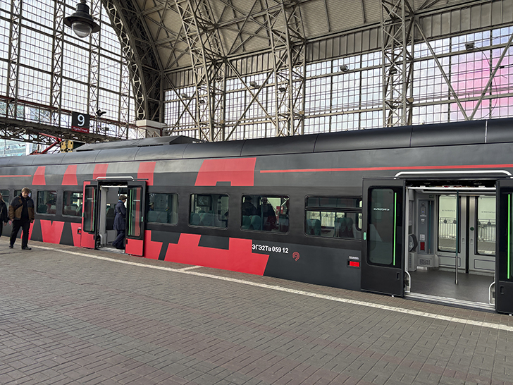 Чёрная «Иволга» (фото Олег Д., осень, 2025)