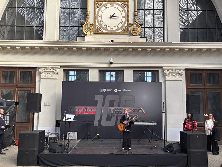 Чёрная «Иволга» (фото Олег Д., осень, 2025)