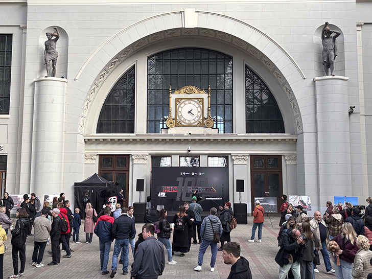 Чёрная «Иволга» (фото Олег Д., осень, 2025)