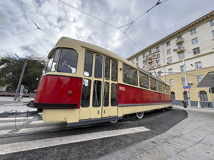 Легендарный трамвай «Аннушка» (фото Олег Д., осень, 2025)