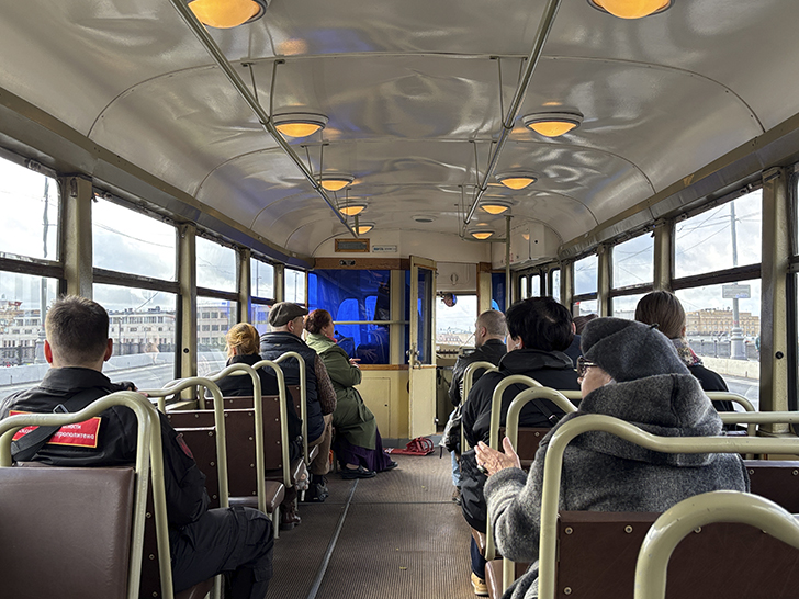 Легендарный трамвай «Аннушка» (фото Олег Д., осень, 2025)