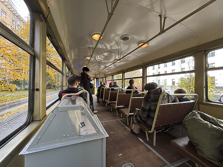 Легендарный трамвай «Аннушка» (фото Олег Д., осень, 2025)