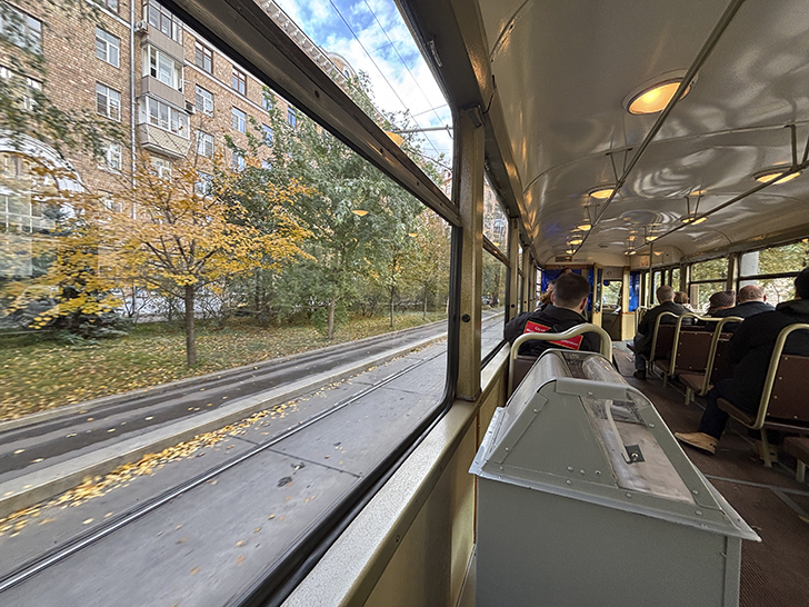 Легендарный трамвай «Аннушка» (фото Олег Д., осень, 2025)
