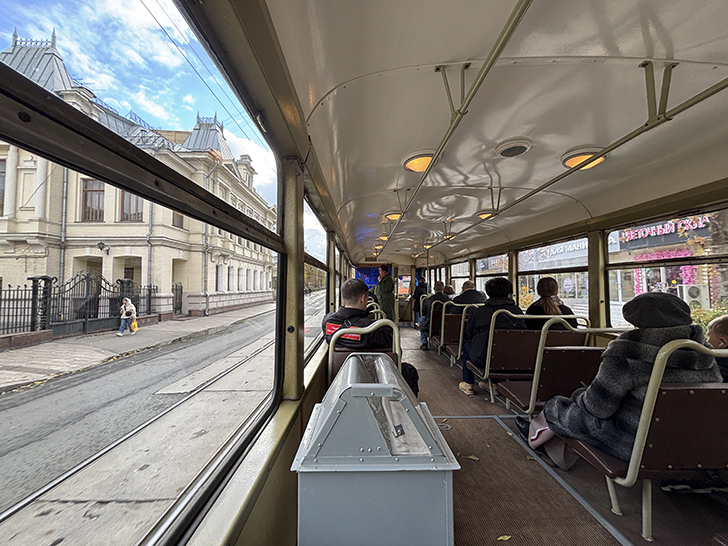 Легендарный трамвай «Аннушка» (фото Олег Д., осень, 2025)