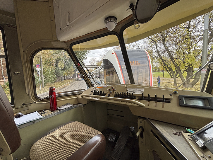 Легендарный трамвай «Аннушка» (фото Олег Д., осень, 2025)