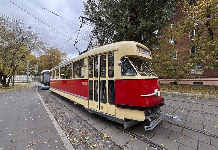 Легендарный трамвай «Аннушка» (фото Олег Д., осень, 2025)