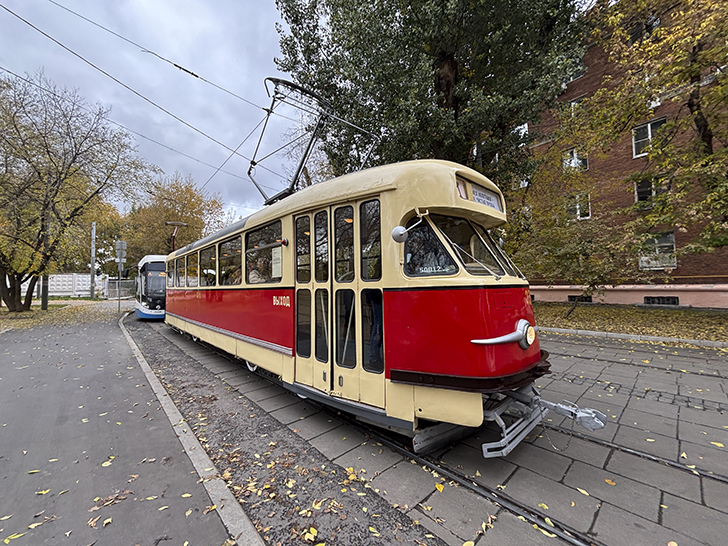 Легендарный трамвай «Аннушка» (фото Олег Д., осень, 2025)