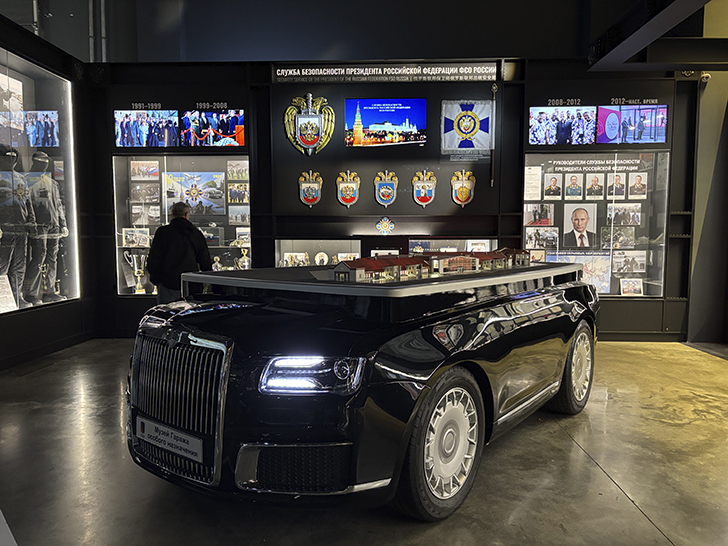 Музей Гаража особого назначения ФСО России расположен на ВДНХ в павильонах №53 и №54 (фото Олег Д., осень, 2025)