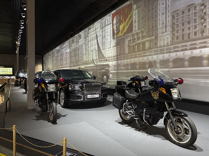 Музей Гаража особого назначения ФСО России расположен на ВДНХ в павильонах №53 и №54 (фото Олег Д., осень, 2025)