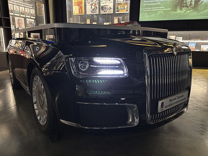 Музей Гаража особого назначения ФСО России расположен на ВДНХ в павильонах №53 и №54 (фото Олег Д., осень, 2025)