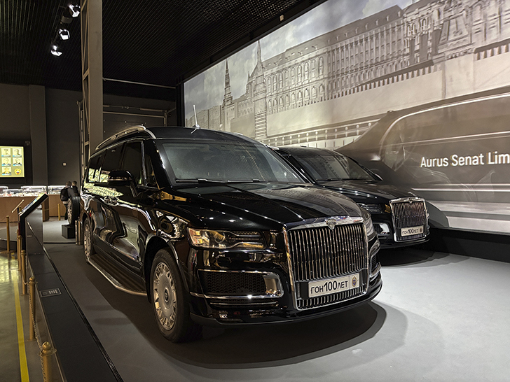 Музей Гаража особого назначения ФСО России расположен на ВДНХ в павильонах №53 и №54 (фото Олег Д., осень, 2025)