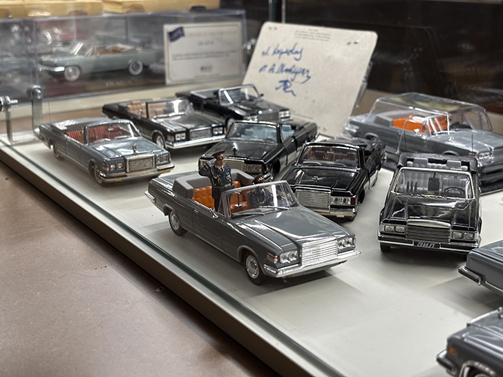 Музей Гаража особого назначения ФСО России расположен на ВДНХ в павильонах №53 и №54 (фото Олег Д., осень, 2025)