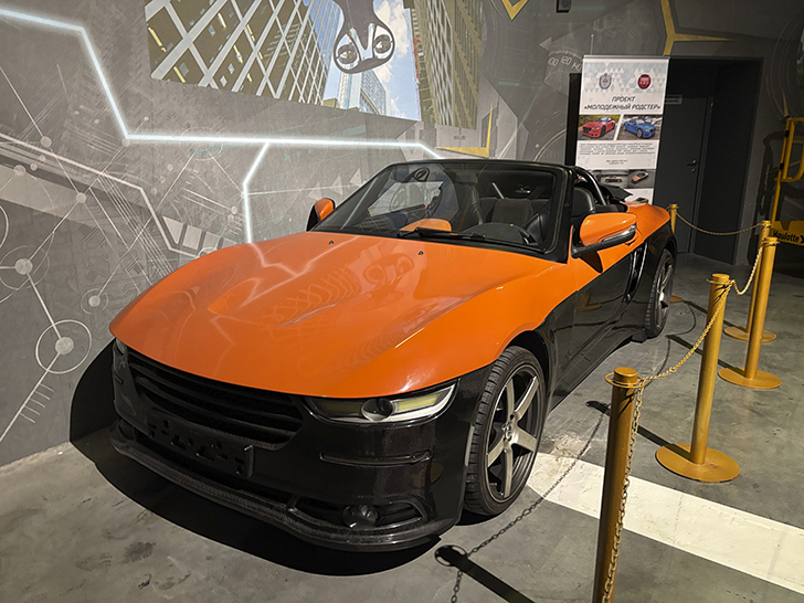 Музей Гаража особого назначения ФСО России расположен на ВДНХ в павильонах №53 и №54 (фото Олег Д., осень, 2025)