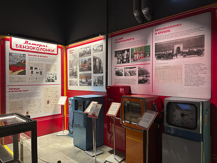 Музей Гаража особого назначения ФСО России расположен на ВДНХ в павильонах №53 и №54 (фото Олег Д., осень, 2025)