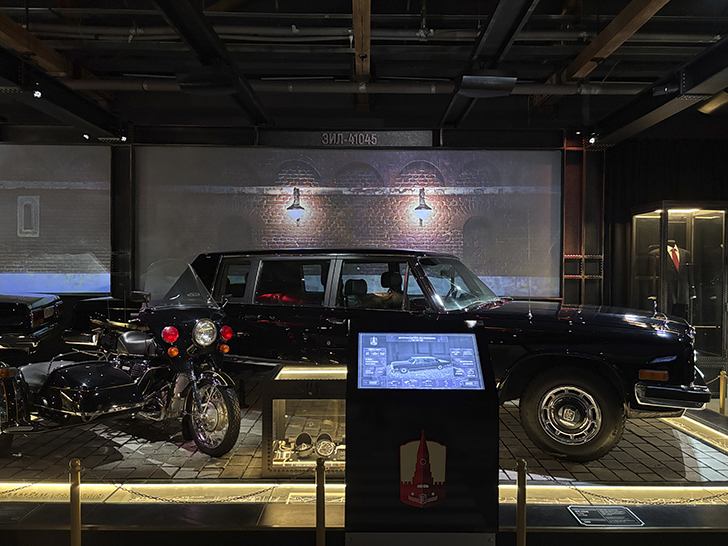 Музей Гаража особого назначения ФСО России расположен на ВДНХ в павильонах №53 и №54 (фото Олег Д., осень, 2025)