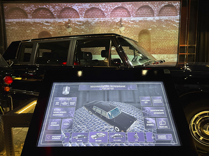 Музей Гаража особого назначения ФСО России расположен на ВДНХ в павильонах №53 и №54 (фото Олег Д., осень, 2025)