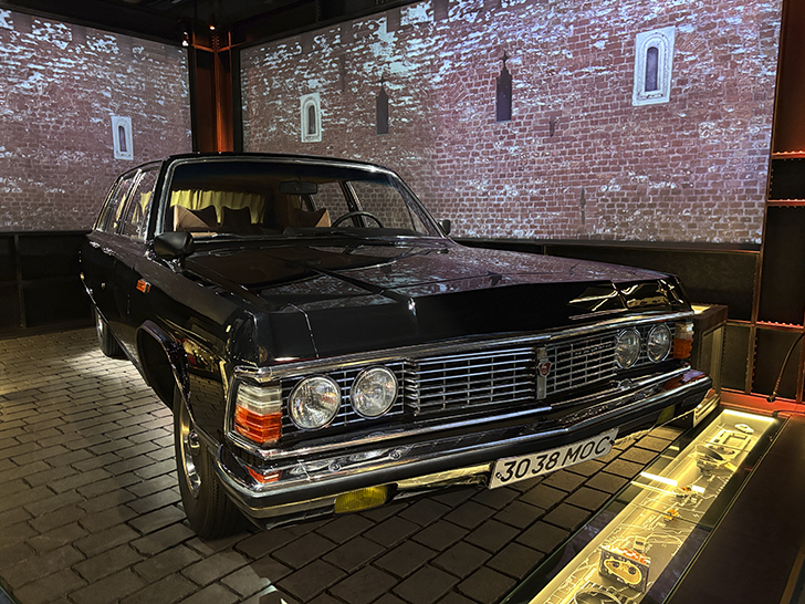 Музей Гаража особого назначения ФСО России расположен на ВДНХ в павильонах №53 и №54 (фото Олег Д., осень, 2025)