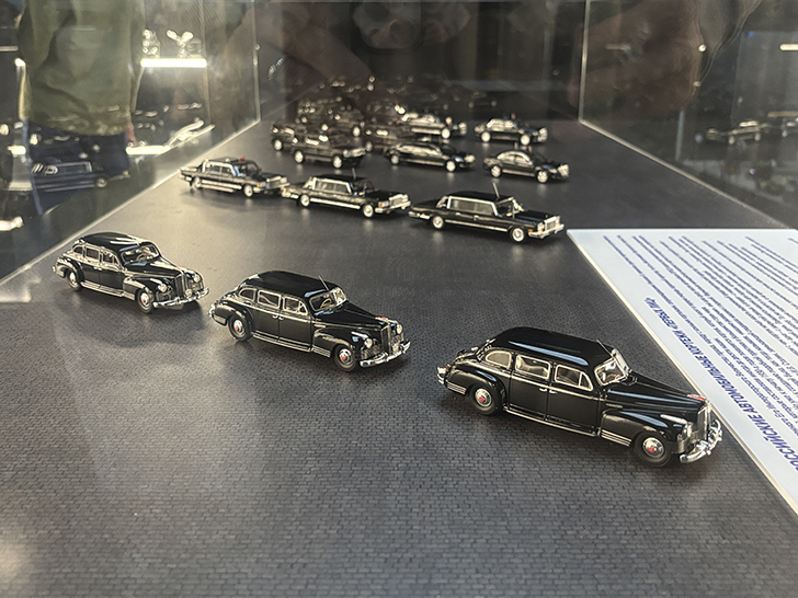 Музей Гаража особого назначения ФСО России расположен на ВДНХ в павильонах №53 и №54 (фото Олег Д., осень, 2025)