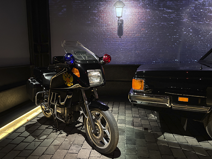 Музей Гаража особого назначения ФСО России расположен на ВДНХ в павильонах №53 и №54 (фото Олег Д., осень, 2025)