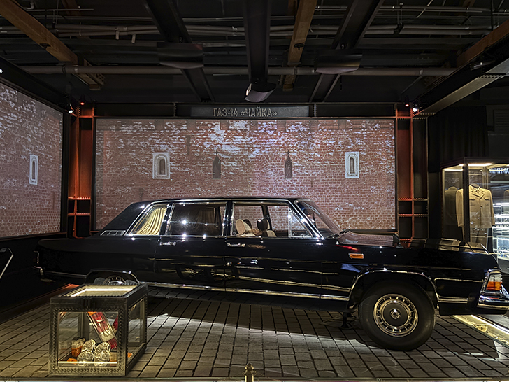 Музей Гаража особого назначения ФСО России расположен на ВДНХ в павильонах №53 и №54 (фото Олег Д., осень, 2025)