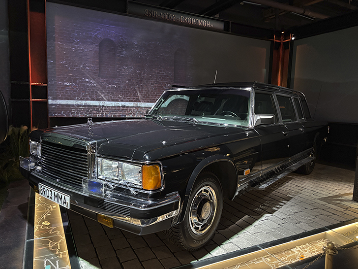 Музей Гаража особого назначения ФСО России расположен на ВДНХ в павильонах №53 и №54 (фото Олег Д., осень, 2025)