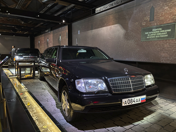 Музей Гаража особого назначения ФСО России расположен на ВДНХ в павильонах №53 и №54 (фото Олег Д., осень, 2025)