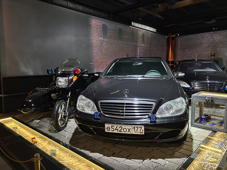 Музей Гаража особого назначения ФСО России расположен на ВДНХ в павильонах №53 и №54 (фото Олег Д., осень, 2025)