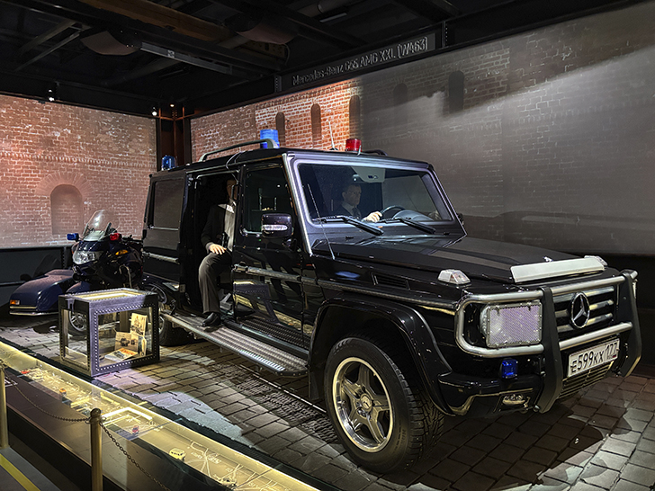 Музей Гаража особого назначения ФСО России расположен на ВДНХ в павильонах №53 и №54 (фото Олег Д., осень, 2025)