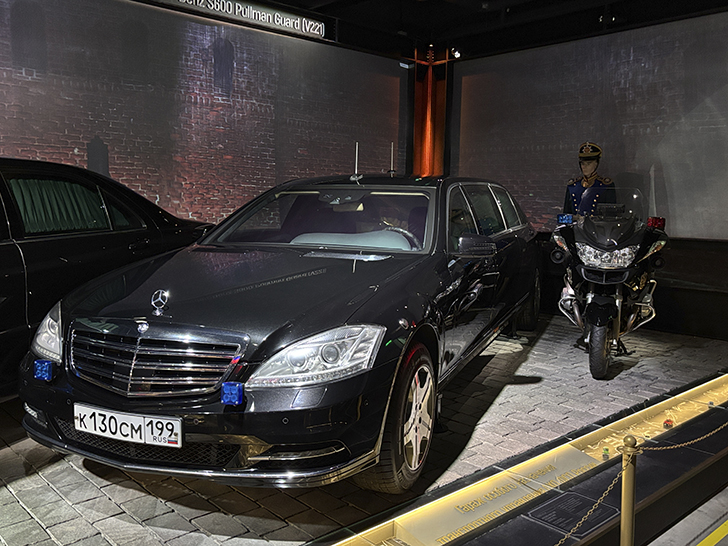 Музей Гаража особого назначения ФСО России расположен на ВДНХ в павильонах №53 и №54 (фото Олег Д., осень, 2025)