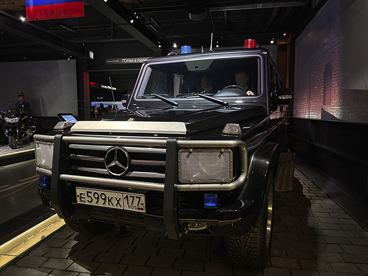 Музей Гаража особого назначения ФСО России расположен на ВДНХ в павильонах №53 и №54 (фото Олег Д., осень, 2025)