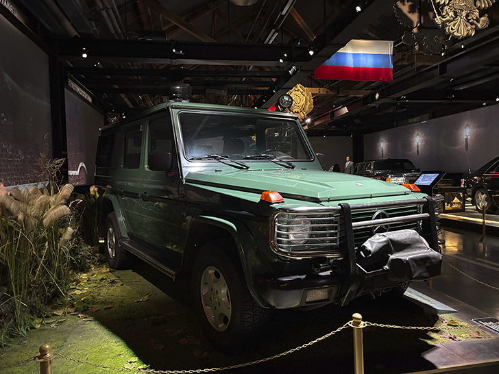 Музей Гаража особого назначения ФСО России расположен на ВДНХ в павильонах №53 и №54 (фото Олег Д., осень, 2025)