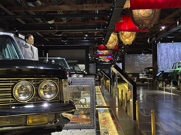 Музей Гаража особого назначения ФСО России расположен на ВДНХ в павильонах №53 и №54 (фото Олег Д., осень, 2025)