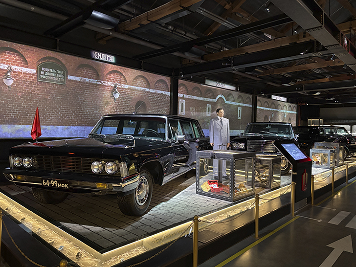 Музей Гаража особого назначения ФСО России расположен на ВДНХ в павильонах №53 и №54 (фото Олег Д., осень, 2025)