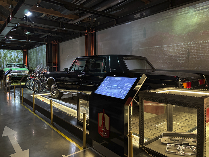 Музей Гаража особого назначения ФСО России расположен на ВДНХ в павильонах №53 и №54 (фото Олег Д., осень, 2025)