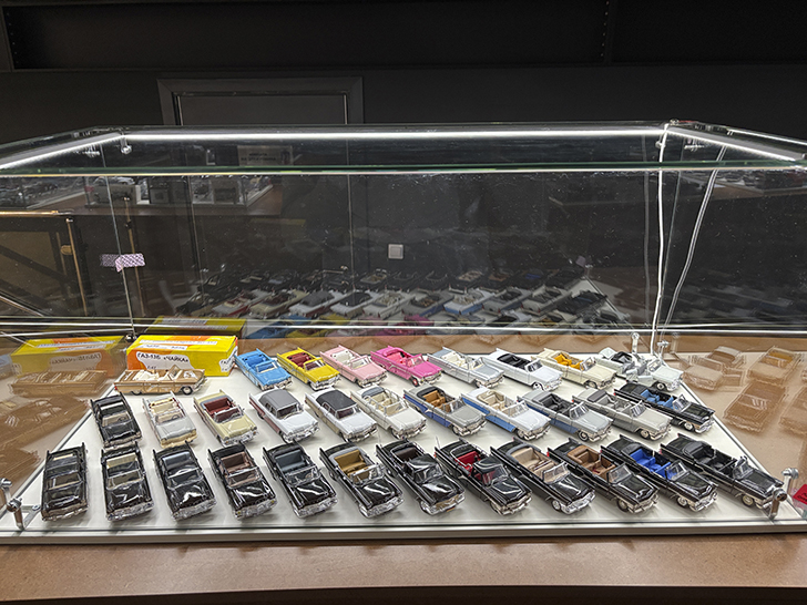 Музей Гаража особого назначения ФСО России расположен на ВДНХ в павильонах №53 и №54 (фото Олег Д., осень, 2025)