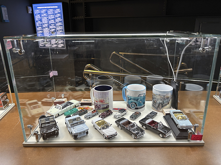 Музей Гаража особого назначения ФСО России расположен на ВДНХ в павильонах №53 и №54 (фото Олег Д., осень, 2025)