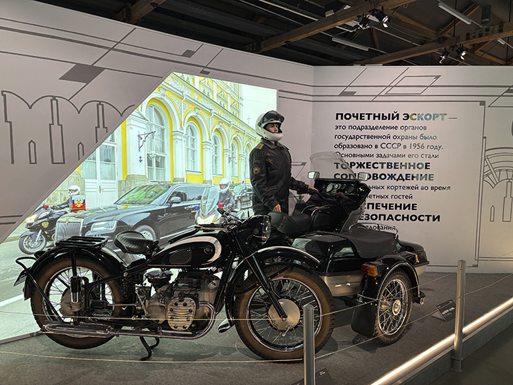 Павильон №54 на ВДНХ — это пространство Музея Гаража особого назначения ФСО России (фото Олег Д., осень, 2025)