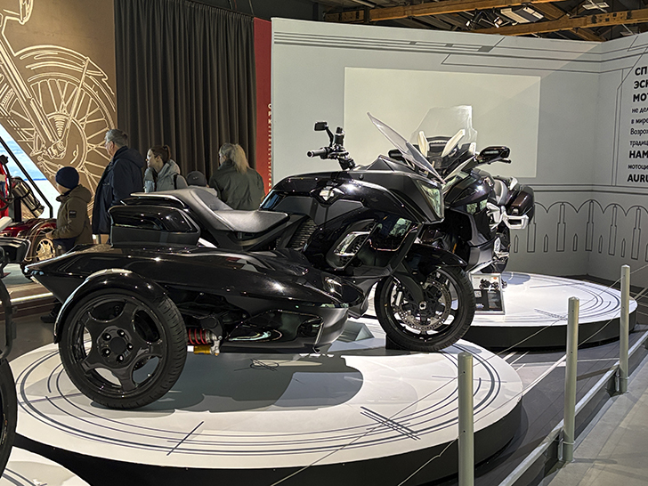 Павильон №54 на ВДНХ — это пространство Музея Гаража особого назначения ФСО России (фото Олег Д., осень, 2025)