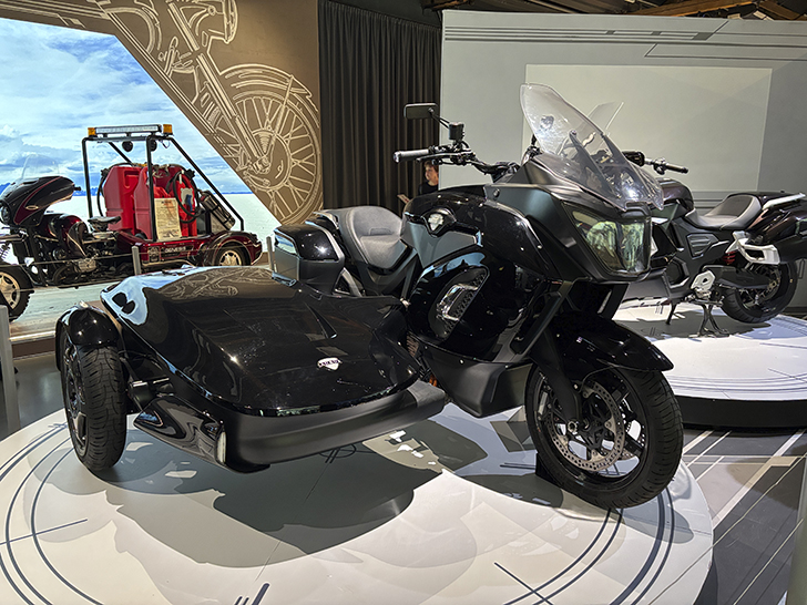 Павильон №54 на ВДНХ — это пространство Музея Гаража особого назначения ФСО России (фото Олег Д., осень, 2025)