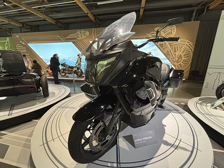 Павильон №54 на ВДНХ — это пространство Музея Гаража особого назначения ФСО России (фото Олег Д., осень, 2025)