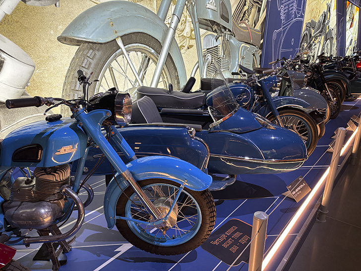 Павильон №54 на ВДНХ — это пространство Музея Гаража особого назначения ФСО России (фото Олег Д., осень, 2025)