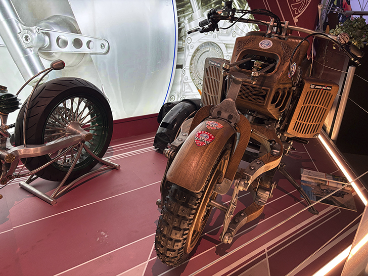 Павильон №54 на ВДНХ — это пространство Музея Гаража особого назначения ФСО России (фото Олег Д., осень, 2025)