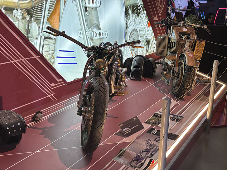 Павильон №54 на ВДНХ — это пространство Музея Гаража особого назначения ФСО России (фото Олег Д., осень, 2025)