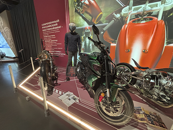 Павильон №54 на ВДНХ — это пространство Музея Гаража особого назначения ФСО России (фото Олег Д., осень, 2025)