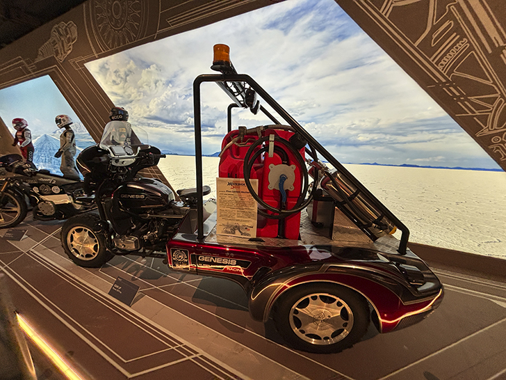 Павильон №54 на ВДНХ — это пространство Музея Гаража особого назначения ФСО России (фото Олег Д., осень, 2025)