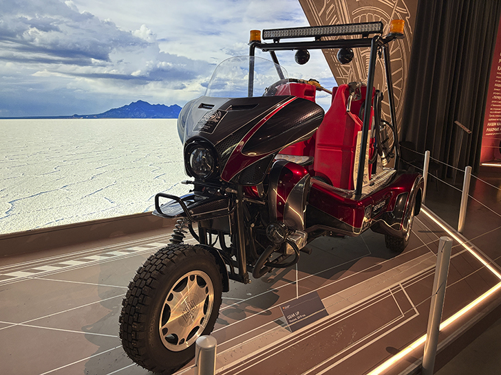 Павильон №54 на ВДНХ — это пространство Музея Гаража особого назначения ФСО России (фото Олег Д., осень, 2025)