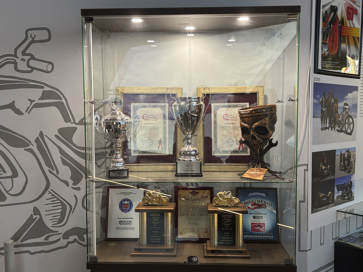 Павильон №54 на ВДНХ — это пространство Музея Гаража особого назначения ФСО России (фото Олег Д., осень, 2025)