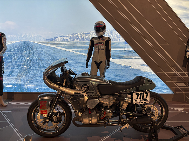 Павильон №54 на ВДНХ — это пространство Музея Гаража особого назначения ФСО России (фото Олег Д., осень, 2025)