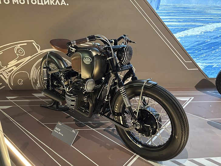 Павильон №54 на ВДНХ — это пространство Музея Гаража особого назначения ФСО России (фото Олег Д., осень, 2025)